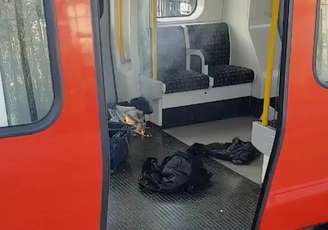 Bomba caseira que explodiu dentro de vagão do metrô de Londres, deixando 22 feridos 15/09/2017 SYLVAIN PENNEC/via REUTERS