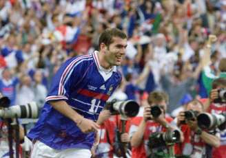 Zidane comandou a França na Copa do Mundo de 1998 (GABRIEL BOUYS / AFP)