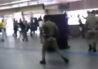 Confronto entre corintianos e seguranças do Metrô acaba com uma pessoa baleada