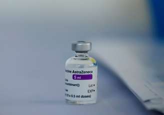 Frasco de vacina da AstraZeneca contra Covid-19 em Maidstone, no Reino Unido
10/02/2021 REUTERS/Andrew Couldridge