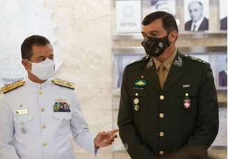 General Paulo Sérgio Nogueira de Oliveira, ao lado do novo comandante da Marinha, no dia do anúncio de suas indicações
31/03/2021
REUTERS/Adriano Machado