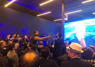 O ex-ministro do Meio Ambiente Ricardo Salles e o deputado federal André Janones (Avante) protagonizaram uma briga nos bastidores do primeiro debate presidencial realizado na noite deste domingo, 28, nos estúdios da Band, em São Paulo