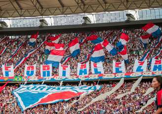 Torcida do Fortaleza presente na Arena Castelão. 