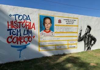 Neymar é homenageado em escola de São Vicente