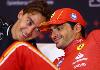 George Russell e Carlos Sainz durante pós corrida em 2024