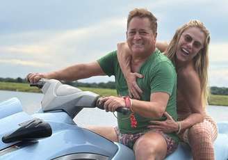 Poliana Rocha em foto ao lado do cantor Leonardo