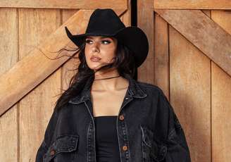 Ana Castela posa para ensaio fotográfico