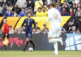 Léo Pereira em sua estreia com a camisa da Seleção Brasileira –