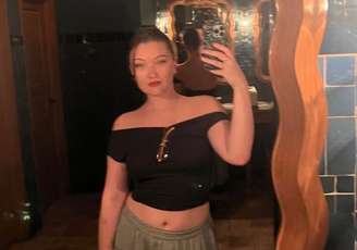 Isa Briones, de 'The Pitt', manda recado para fãs da Broadway.
