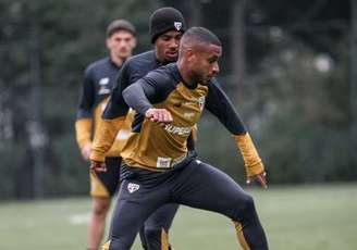 Treino forte do São Paulo no CT da Barra Funda –