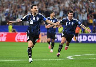 Messi marcou um lindo gol de falta — 