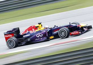 <p>Alemão da Red Bull teve problemas com pneus nas duas sessões - pelo desgaste e pela chuva</p>