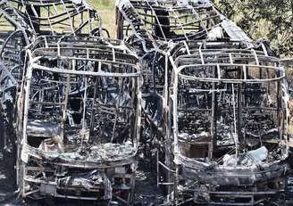 Vários ônibus foram incendiados durante ataques em Natal