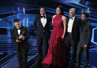Diretor Sebastian Lelio recebe o Oscar de Melhor Filme Estrangeiro