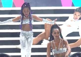 Luara Martins e Iza durante apresentação no Rock in Rio 2019.