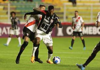 Jô fez o seu primeiro jogo como titular com Vítor Pereira, na derrota para o Always (Foto: Staff images /CONMEBOL)