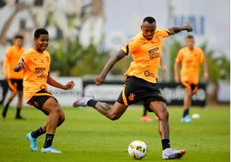 Raul Gustavo e Wesley durante treino do Timão (Foto: Rodrigo Coca / Agência Corinthians)