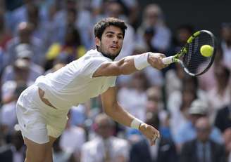 Carlos Alcaraz vence Djokovic e é campeão em Wimbledon