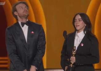 A cantora Billie Eilish fez história no último domingo (10/03) ao se tornar a artista mais jovem a conquistar dois Oscars.