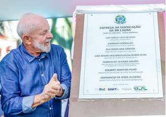 Lula participa de cerimônia em Feira de Santana, na Bahia, nesta segunda-feira