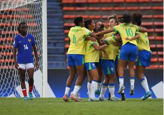 Brasil vence França e se classifica. 