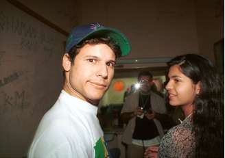 Jaqueta com que Dinho, dos Mamonas Assassinas, foi sepultado foi encontrada 'intacta' em exumação