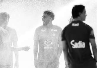 Éderson publica primeiras fotos de treino após convocação de última hora para a Copa