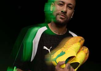 Neymar Jr com as chuteiras amarelas da Puma 