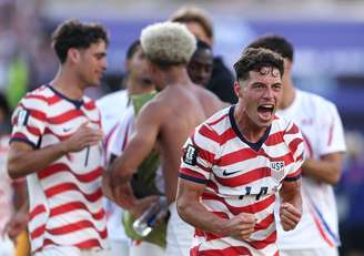Sebastian Berhalter comemora classificação dos EUA contra a Bósnia nos 16-avos de final da Copa do Mundo - 