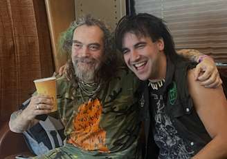 Vídeo: filho de Chino Moreno canta “Pain” com o Soulfly em festival