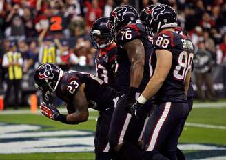 Arian Foster comemora touchdown em vitória do Houston Texans sobre o Cincinnati Bengals
