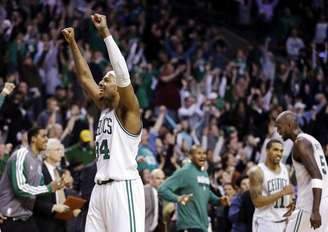 <p>Paul Pierce foi destaque da partida, conseguindo um triplo-duplo pelo Celtics</p>