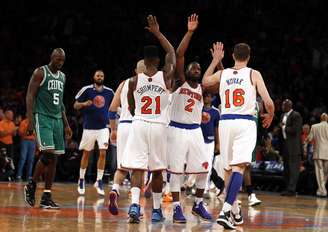 <p>Em Nova York, Knicks saíram na frente e venceram Celtics por <span style="text-align: justify;">85 a 78</span></p>