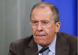 <p> Ucrânia não pode ser forçada a escolher entre manter laços próximos com a Rússia ou com o Ocidente, disse o chanceler russo, Sergei Lavrov, nesta terça-feira</p>