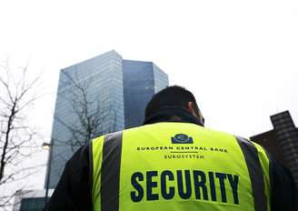 Segurança em Frankfurt, Alemanha: dois homens foram presos por suspeitas de envolvimento com EI