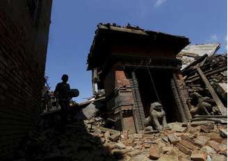 Templo destruído por terremoto em Bhaktapur, Nepal