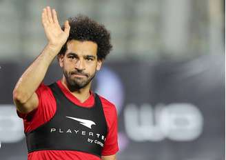 Salah acena em estádio no Cairo
 9/6/2018    REUTERS/Mohamed Abd El Ghany 