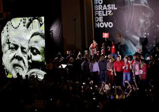 Líderes do PT discursam na convenção que formalizou candidatura do ex-presidente Luiz Inácio Lula da Silva
04/08/2018
REUTERS/Nacho Doce