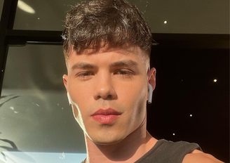 Gustavo Rocha lamenta morte do ex-namorado em publicação: "Descanse em paz"