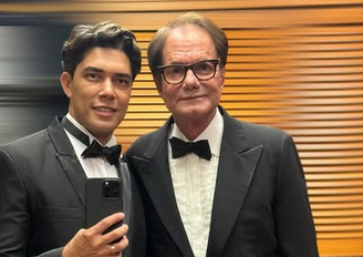O advogado Christian ao lado do decorador Edgar Moura, viúvo de Gilberto Braga