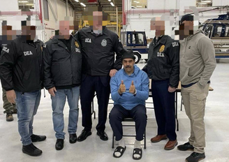 Imagem mostra Maduro após chegada à prisão nos EUA