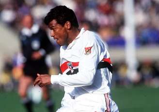 Muller em ação com a camisa do São Paulo