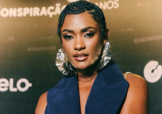 A atriz Erika Januza