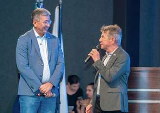 O atual governador de Roraima, Edilson Damião (à esquerda), e o ex-governador, Antonio Denarium (à direita)