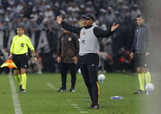 Roger lamentou erros do São Paulo no segundo tempo do clássico contra o Corinthians –