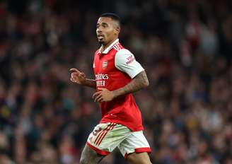Arteta explica situação de Gabriel Jesus no Arsenal em meio a rumores de saída. 