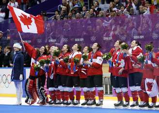 Jogadoras canadenses fazem a festa em Sochi