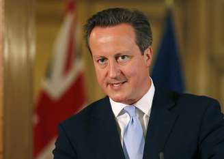 <p>Primeiro-ministro da Grã-Bretanha, David Cameron fala durante uma coletiva de imprensa conjunta com o secretário-geral da Otan, Anders Fogh Rasmussen, em Downing Street, centro de Londres, em 19 de junho</p>