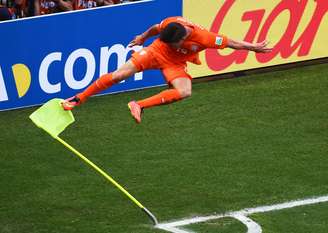 <p>Huntelaar marca gol da classificação para a Holanda e comemora na Arena Castelão, em Fortaleza. </p>