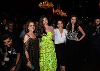 Marieta Severo, Camila Queiroz, Drica Moraes e Agatha Moreira posam na festa de lançamento de 'Verdades Secretas'